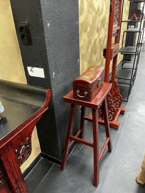 Hoge oud Chinese bijzettafel