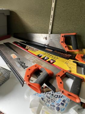 Te koop diverse handgereedschappen liefst in een koop