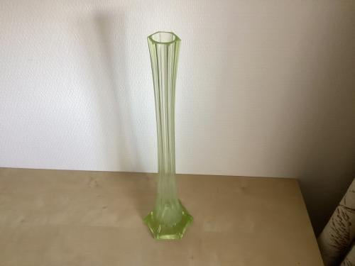 Soliflora vaas van uranium glas