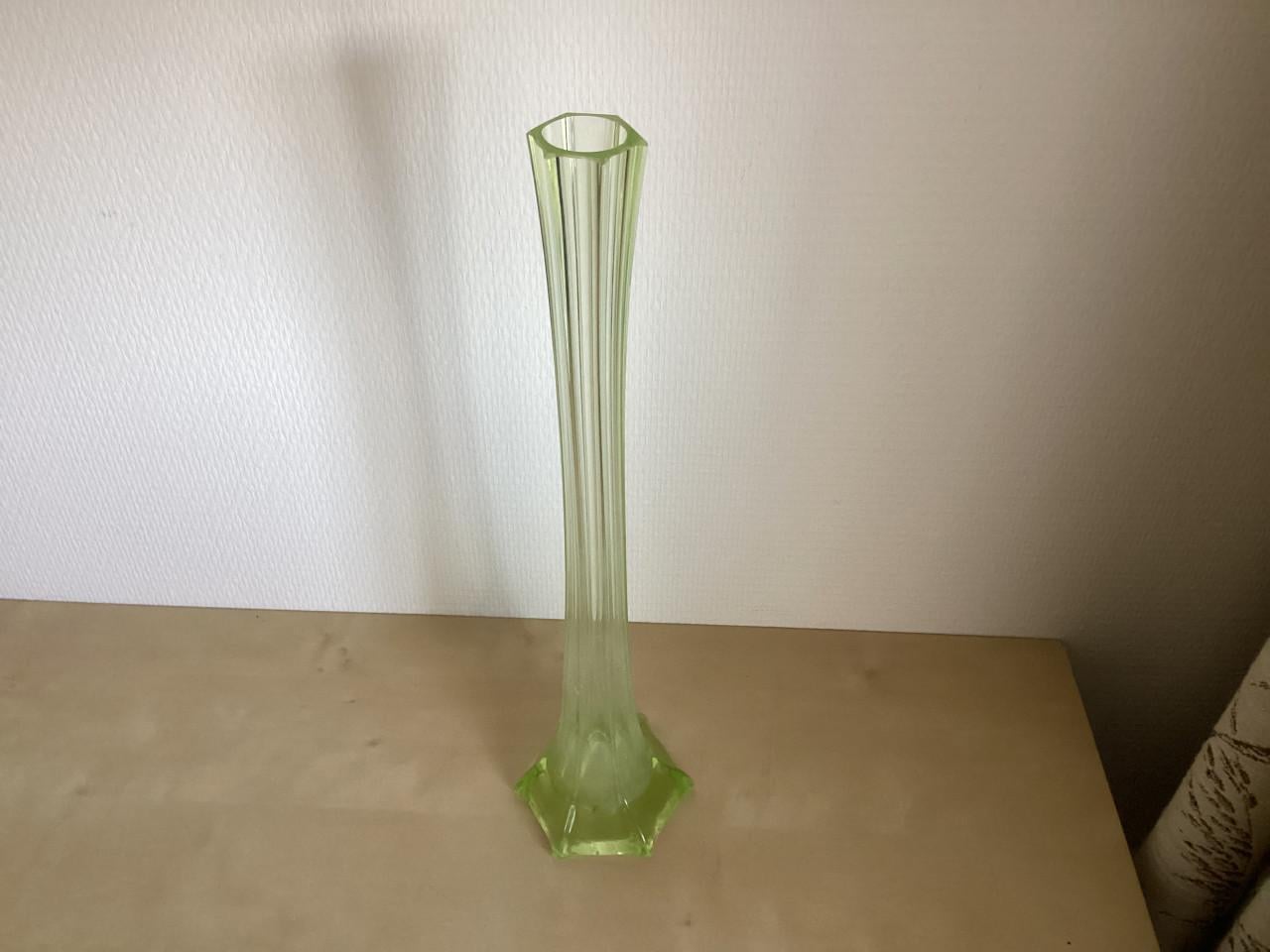 Soliflora vaas van uranium glas