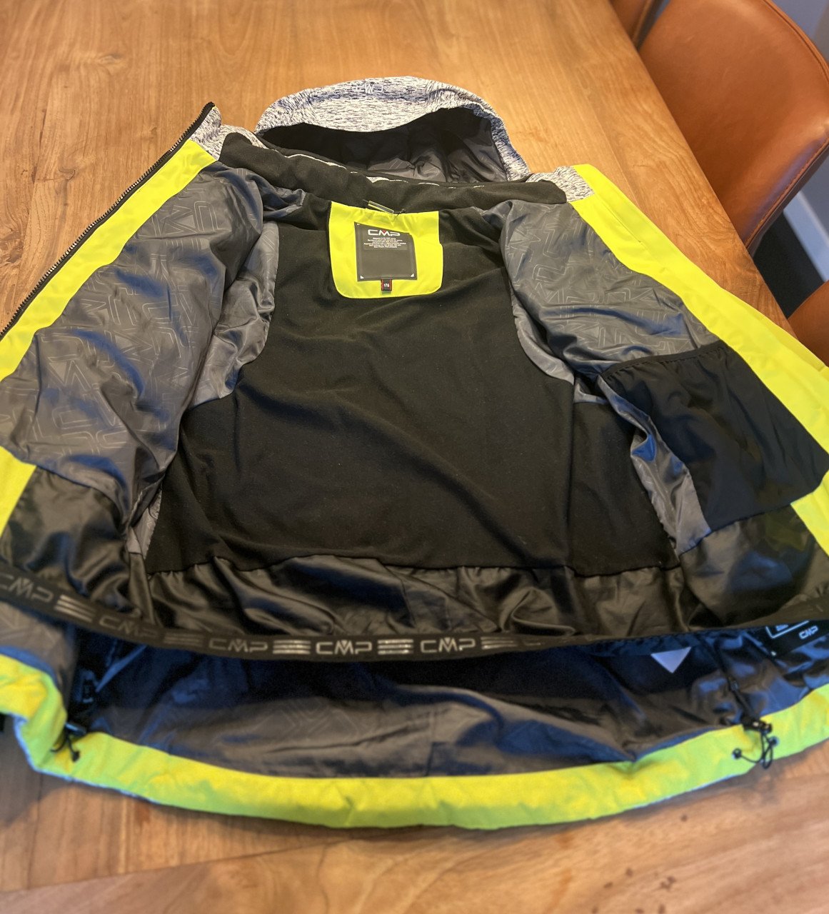 Skijas + skibroek maat 176
