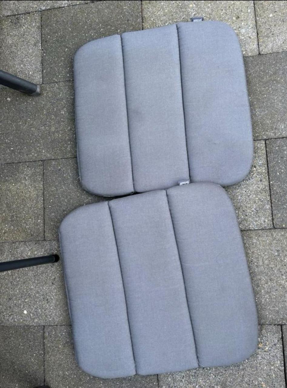 Hartman tuinkussens hoge rug en v krukje grijs