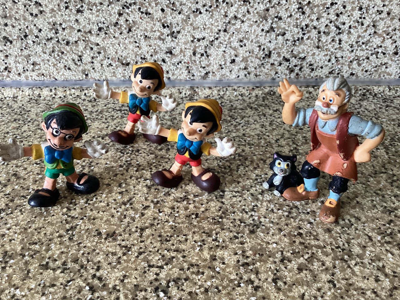 Heel veel verschillende rubber figuurtjes.