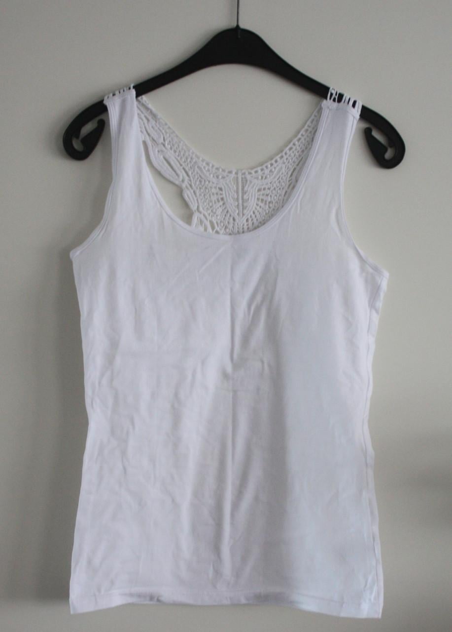 Witte top met achterkant stuk kant  maat m