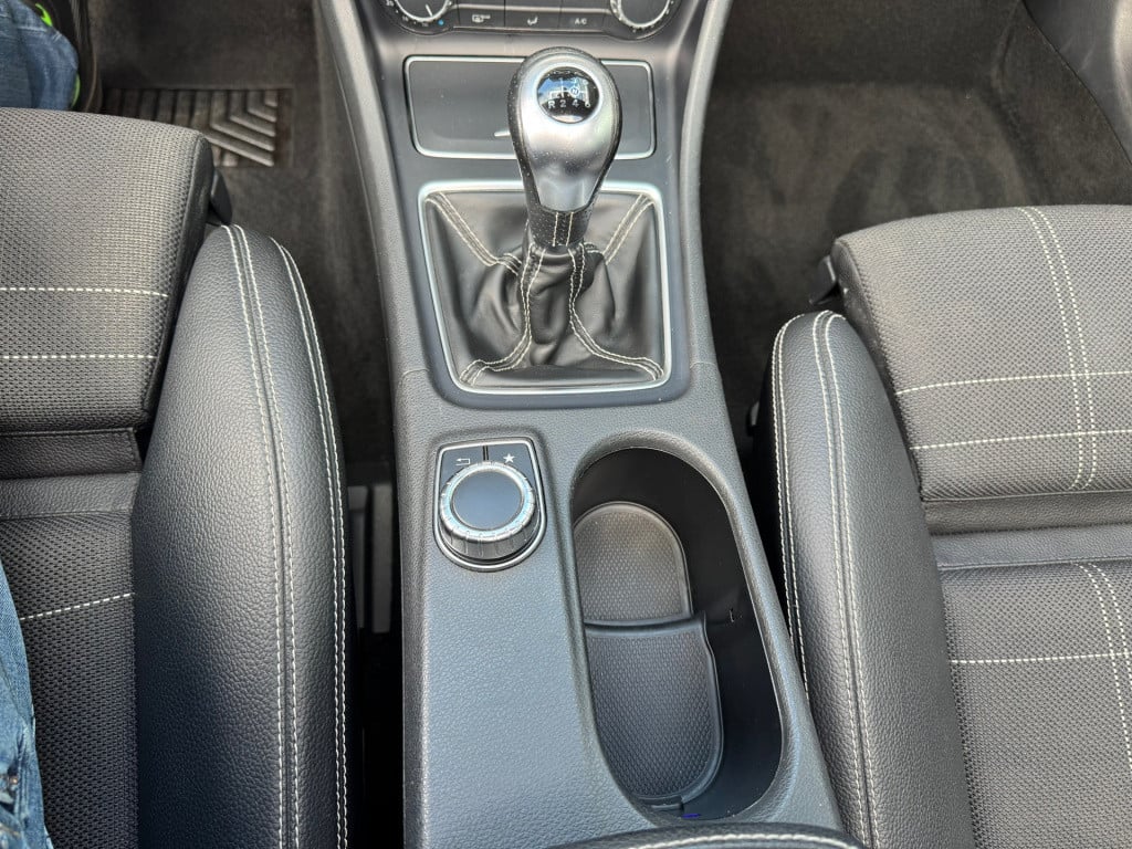 Mercedes-Benz A-Klasse 180 urban , apple-carplay / panorama dak