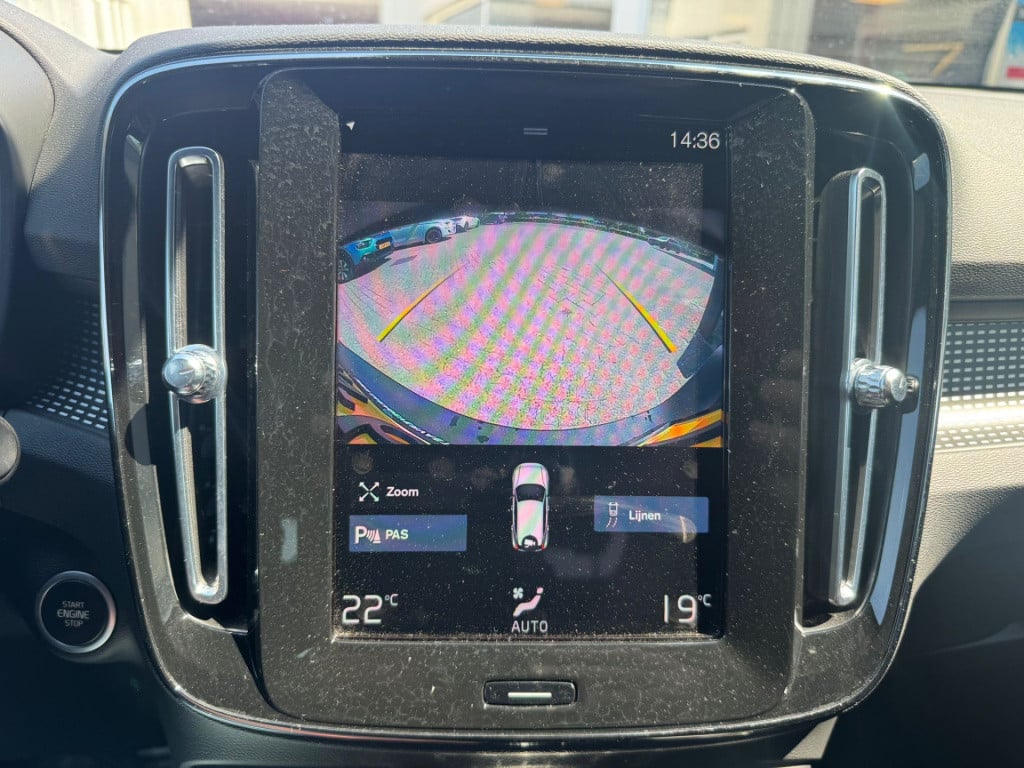 Volvo XC40 1.5 t4 recharge r-design black edition