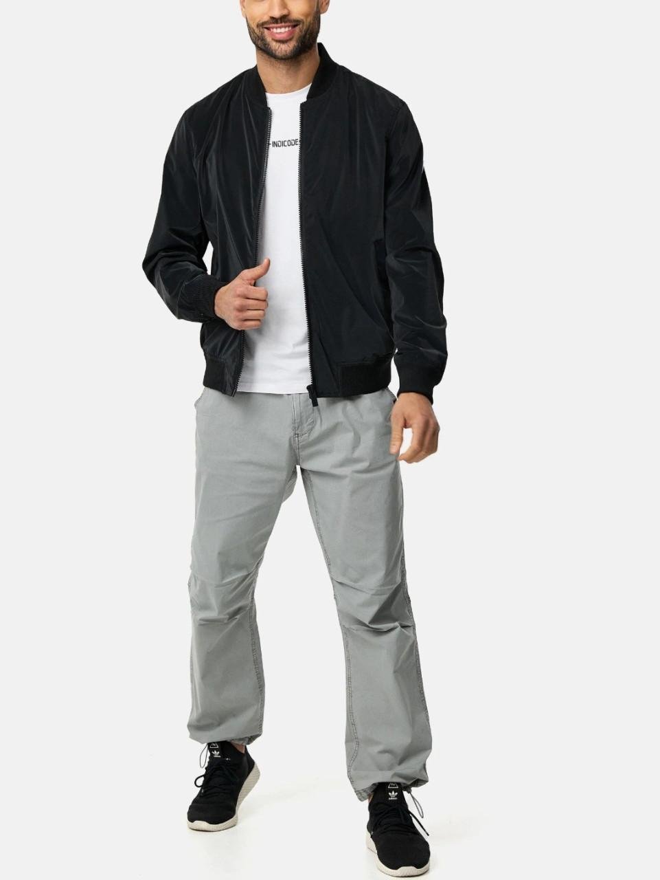 Mooi zwart gevoerd bomberjack met rits van Dylan Star Maat L