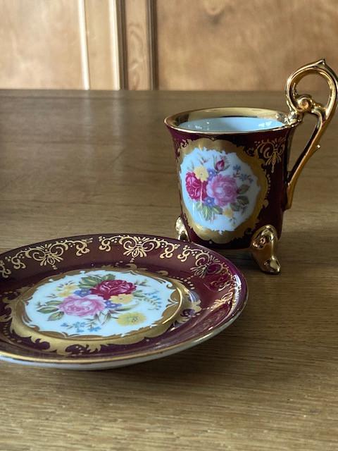 Porseleinen kop en schotel