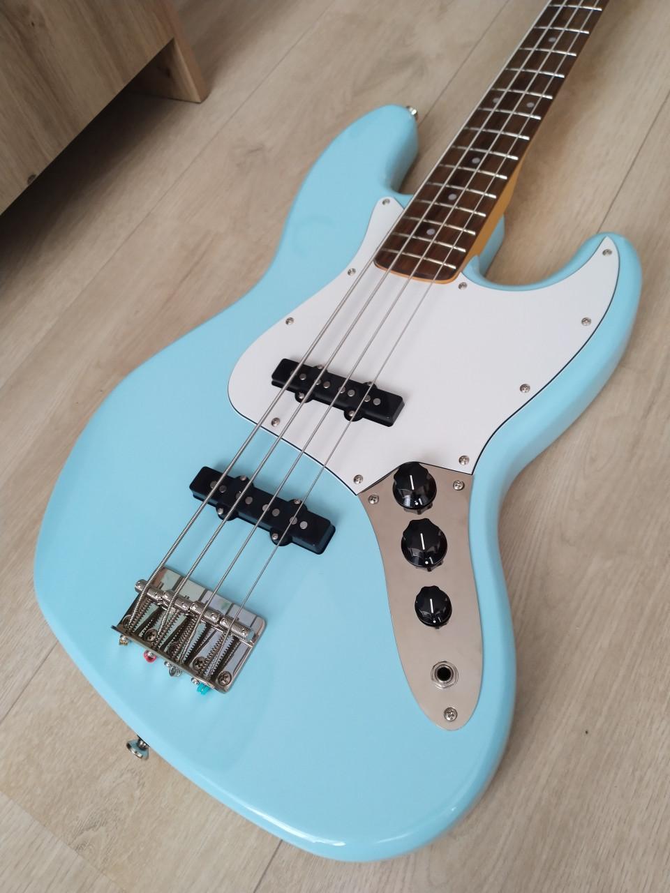 Squier Classic Vibe Jazz Bass Daphne Blue met extra's ZGAN!