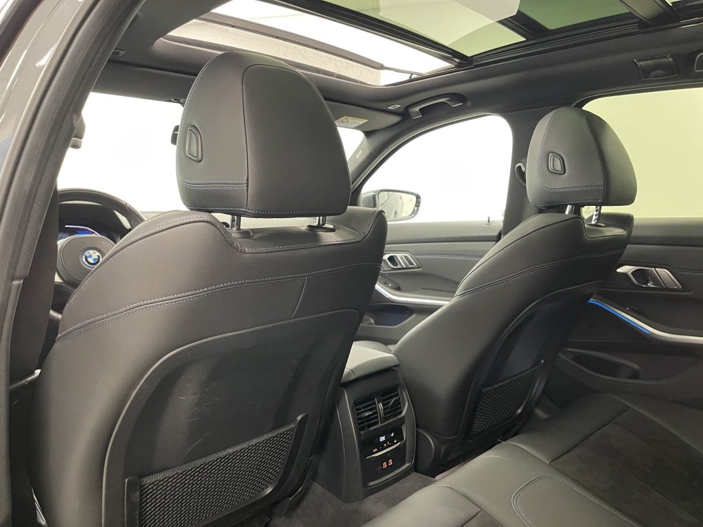 BMW 3-serie touring 330e xdrive m-sport | adaptief cc | panoramadak | trekh