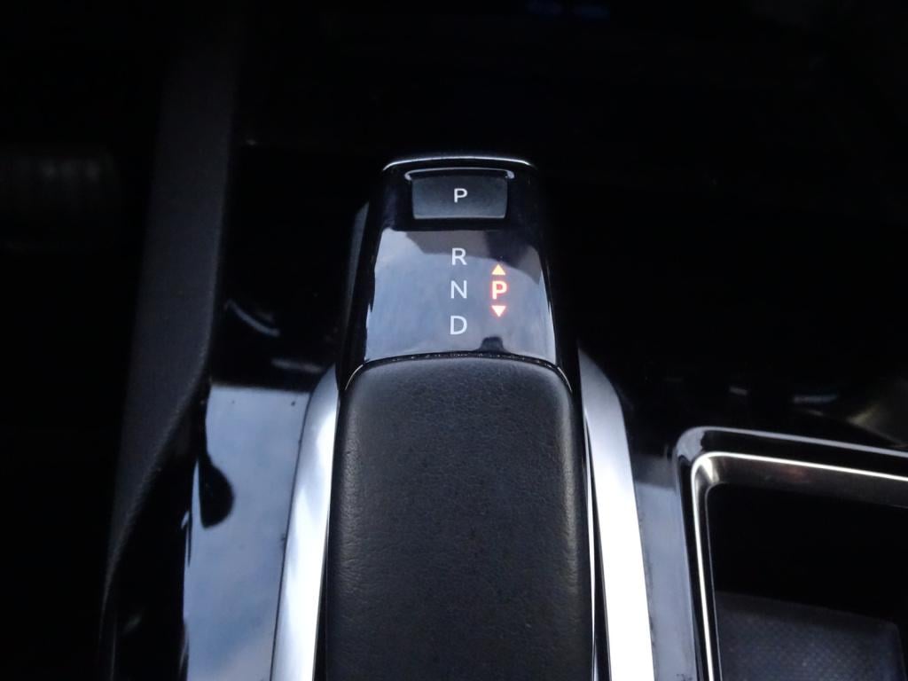 Peugeot 3008 1.2 puretech blue lease executive automaat | camera | apple ca