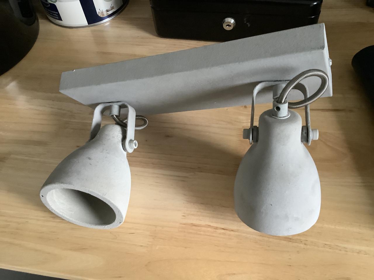 Diverse betonnen lampen