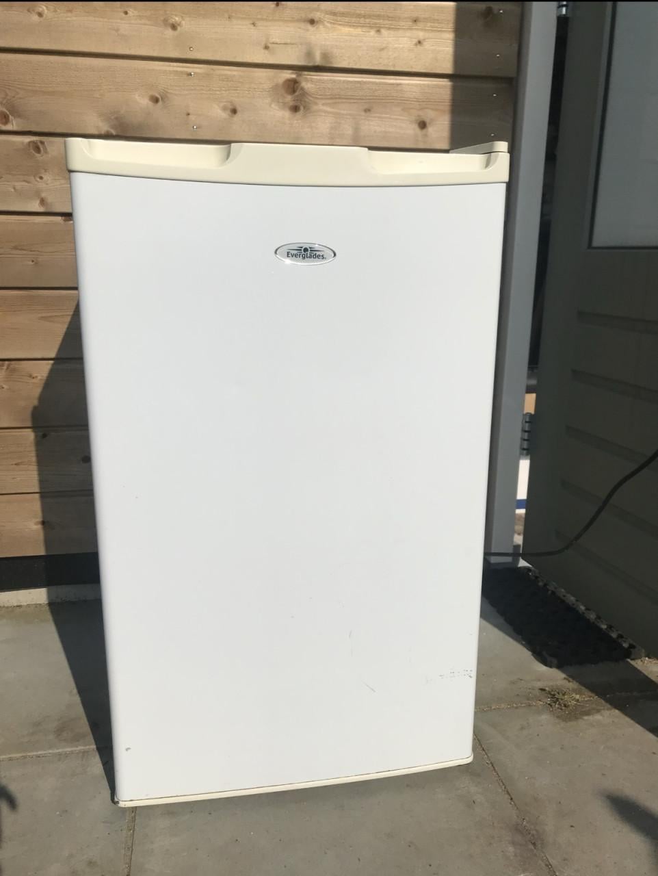 Tafelkoelkast en/of tafelvriezer € 40,-