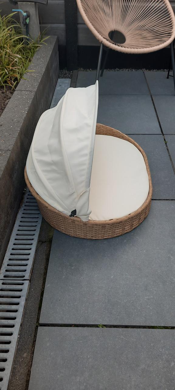 Hondenmand met luifel in rotanlook