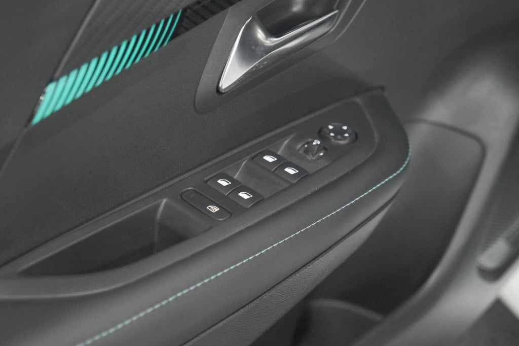 Peugeot 208 puretech 100 allure | adaptieve cruise control | camera | apple