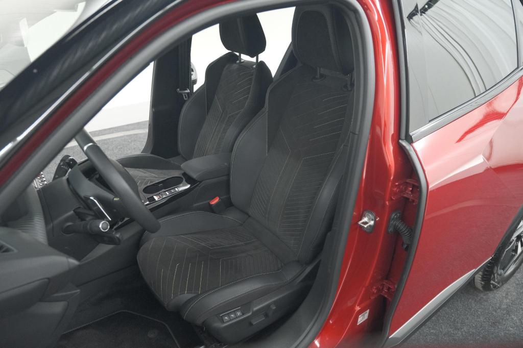 Peugeot 2008 puretech 130 eat8 gt | 360 camera | stoelmassage | adaptieve c