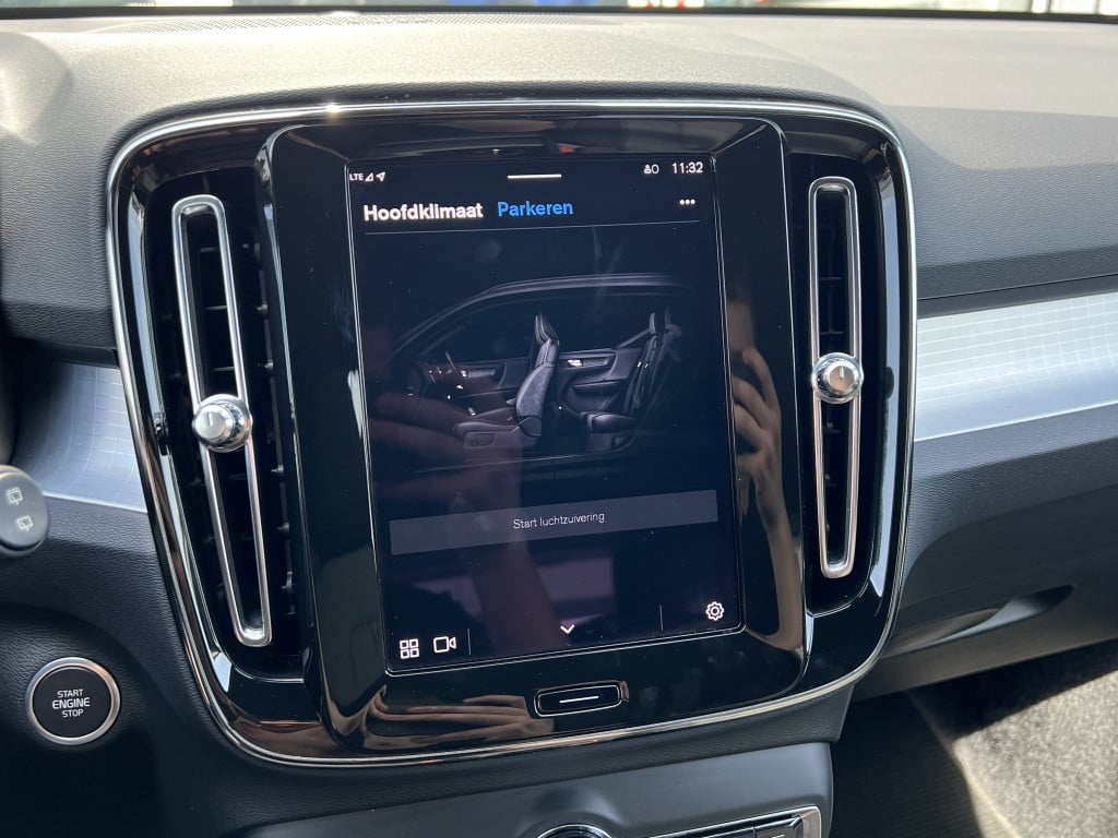 Volvo XC40 b4 197pk plus dark| adap.cruise| trekhaak|camera| googlemaps| el