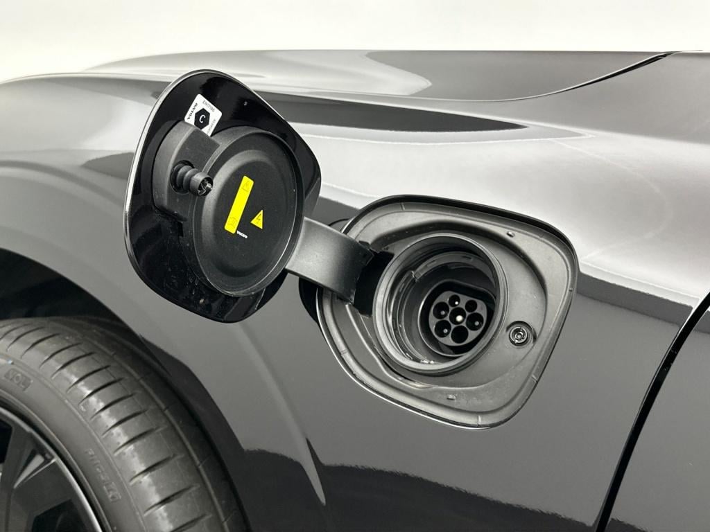 Volvo XC60 t6 398pk recharge black edition ultra| pano| luchtvering| 360 ca