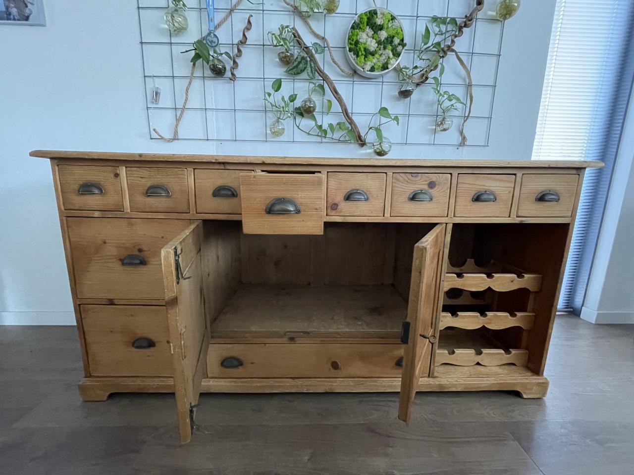 Apothekers kast. (Lades,  kast, wijnrek)
