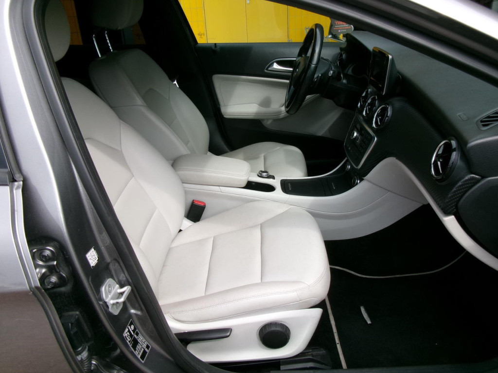 Mercedes-Benz Gla-klasse 200 automaat, cruise.contr., pano, leer, trekhaak