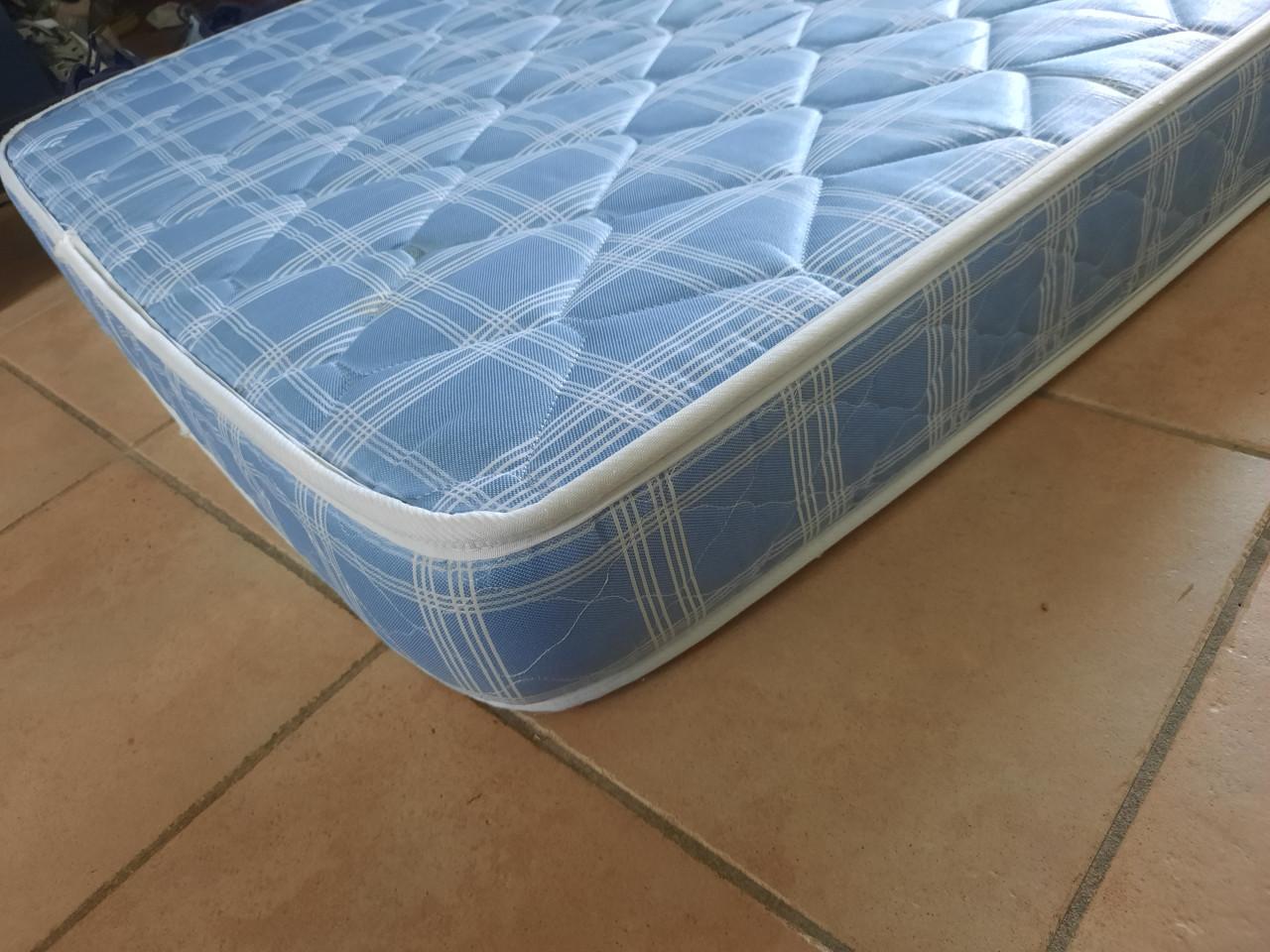 Gratis matras 200 x 90 x 12