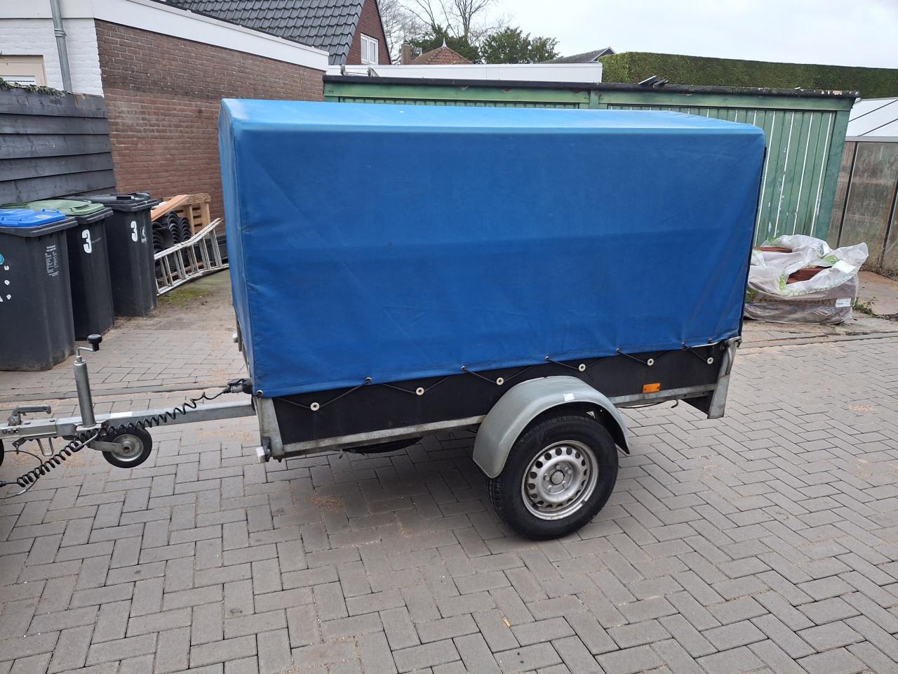 Aanhanger met huif te huur