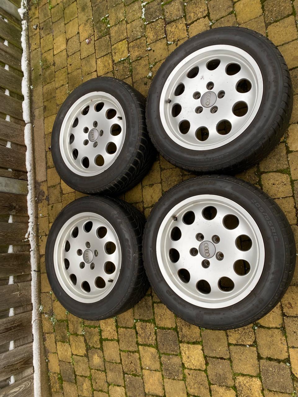 Winterbanden met velg.