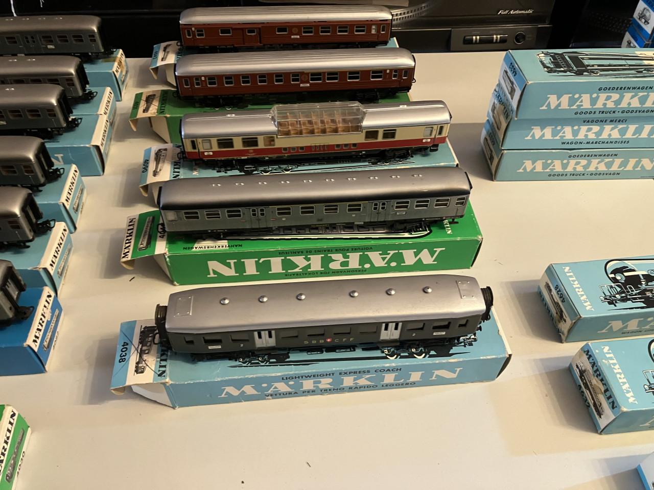 Märklin 52x wagons koelwagens bierwagens passagierswagons etc