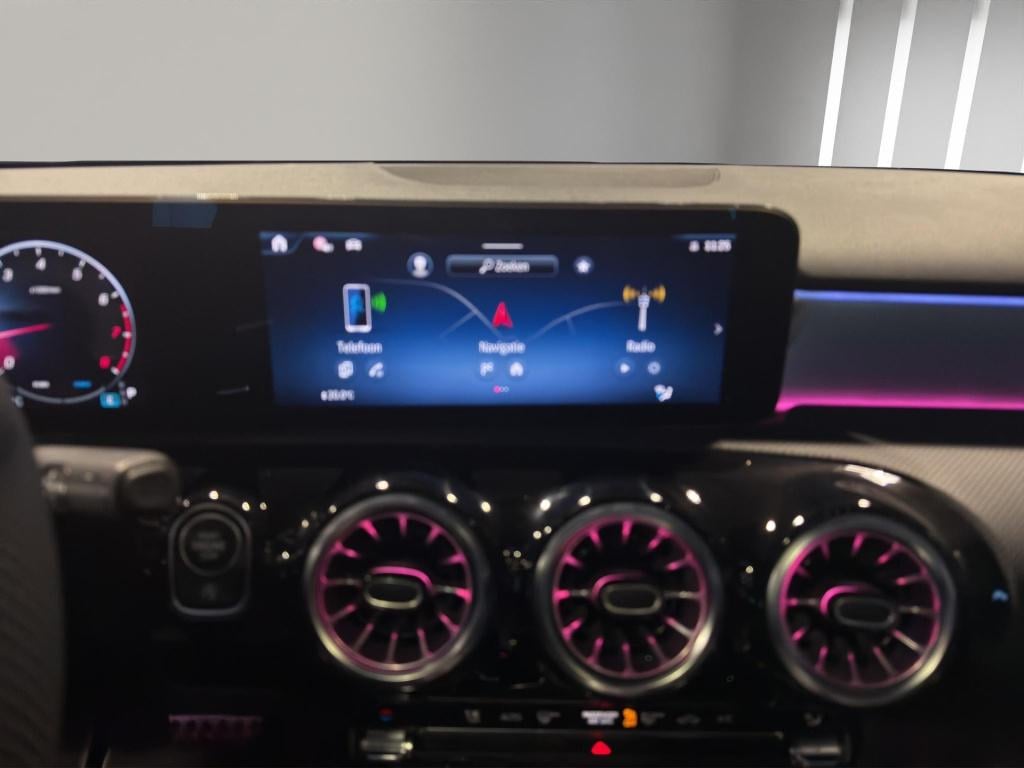 Mercedes-Benz A-Klasse 180 amg line | pano | sfeer | stoelverw. | camera | 