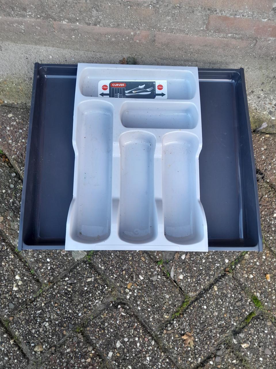 Bak met keuken  bestek + div keukengerei+bestekbakken v.a. €2,00