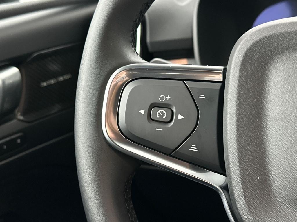 Volvo XC40 b4 197pk plus dark| camera| trekhaak| adap.cruise| h&k audio