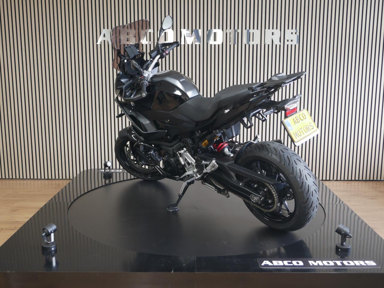 BMW F 900 XR Triple Black