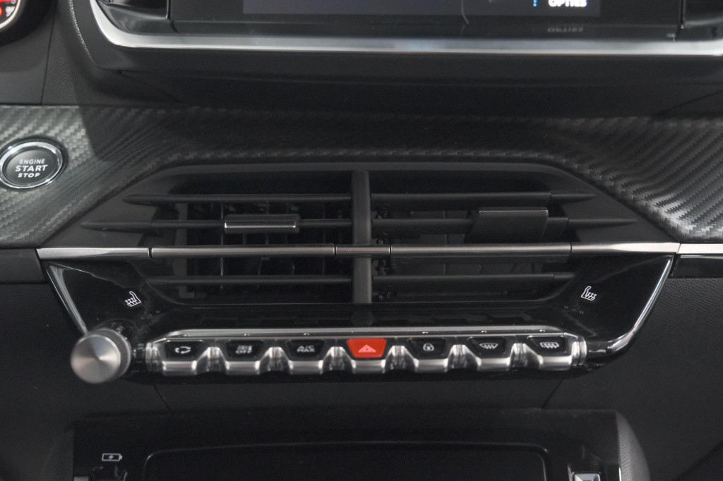Peugeot 208 puretech 100 allure pack | camera | apple carplay | stoelverwar
