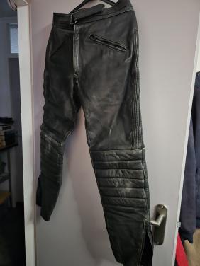 Leren motorbroek Akito Maat 50 .