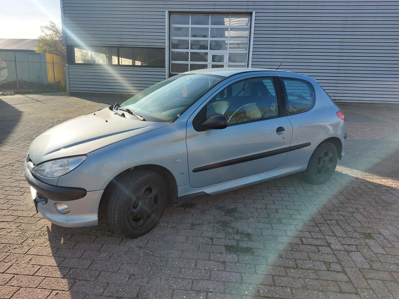 Peugeot 206 bj 2002 850 euro