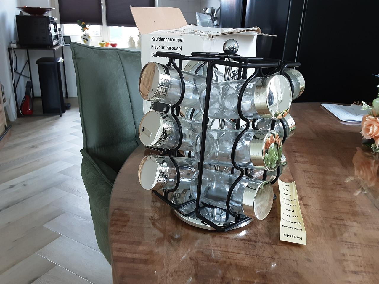 Nieuwe  draaibare kruidencarrousel