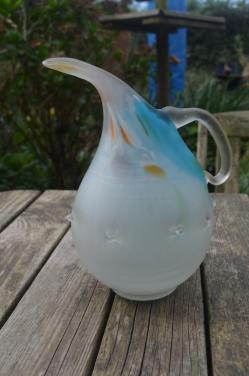 Fraaie glazen Perzische schenkkan / vaas