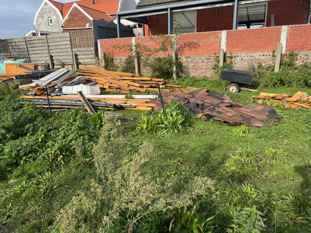 Grote overkapping met schuur