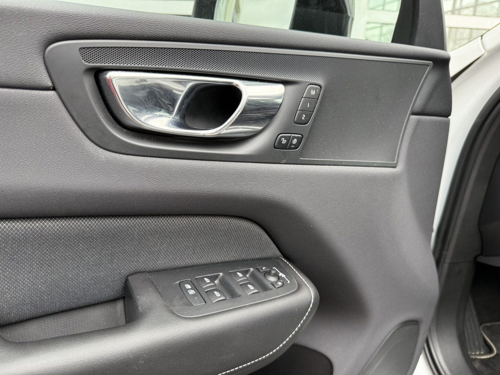 Volvo XC60 t8 390pk recharge r-design| panodak| adap.cruise| 360camera| led