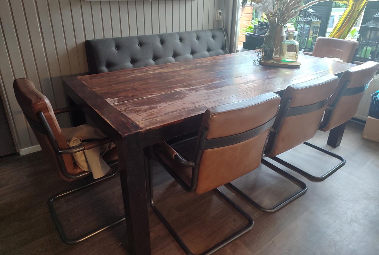 MOET WEG! Ruime, degelijke eettafel 2.00 m x 1.00 m