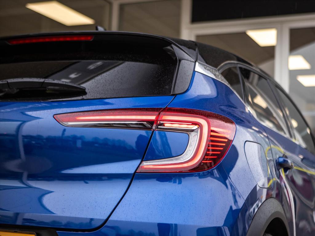 Renault Captur e-tech hybrid 145pk iconic automaat | panoramadak | 360 came