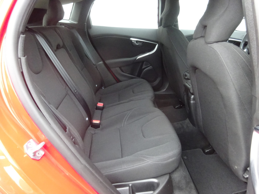 Volvo V40 cross country 2.0 d2 kinetic automaat 1e eigenaar / automaat / cl