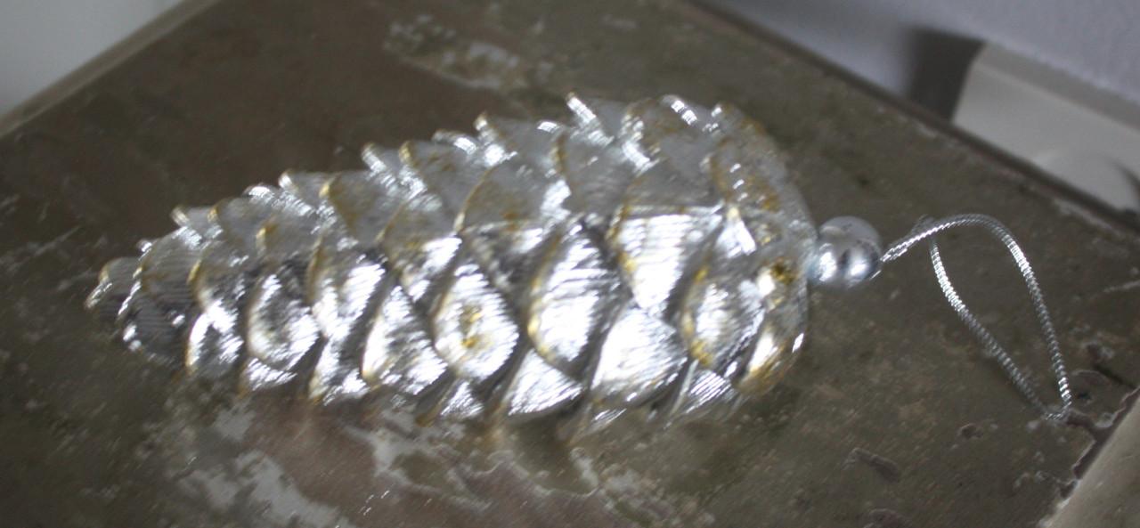 Grote kunststof eikelhanger