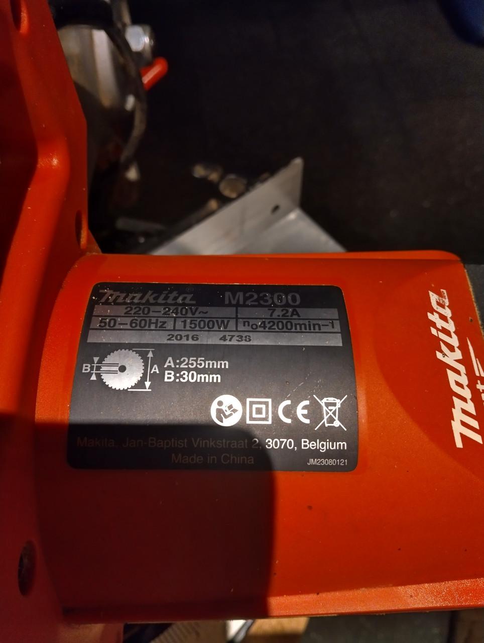 Makita MT afkortzaag