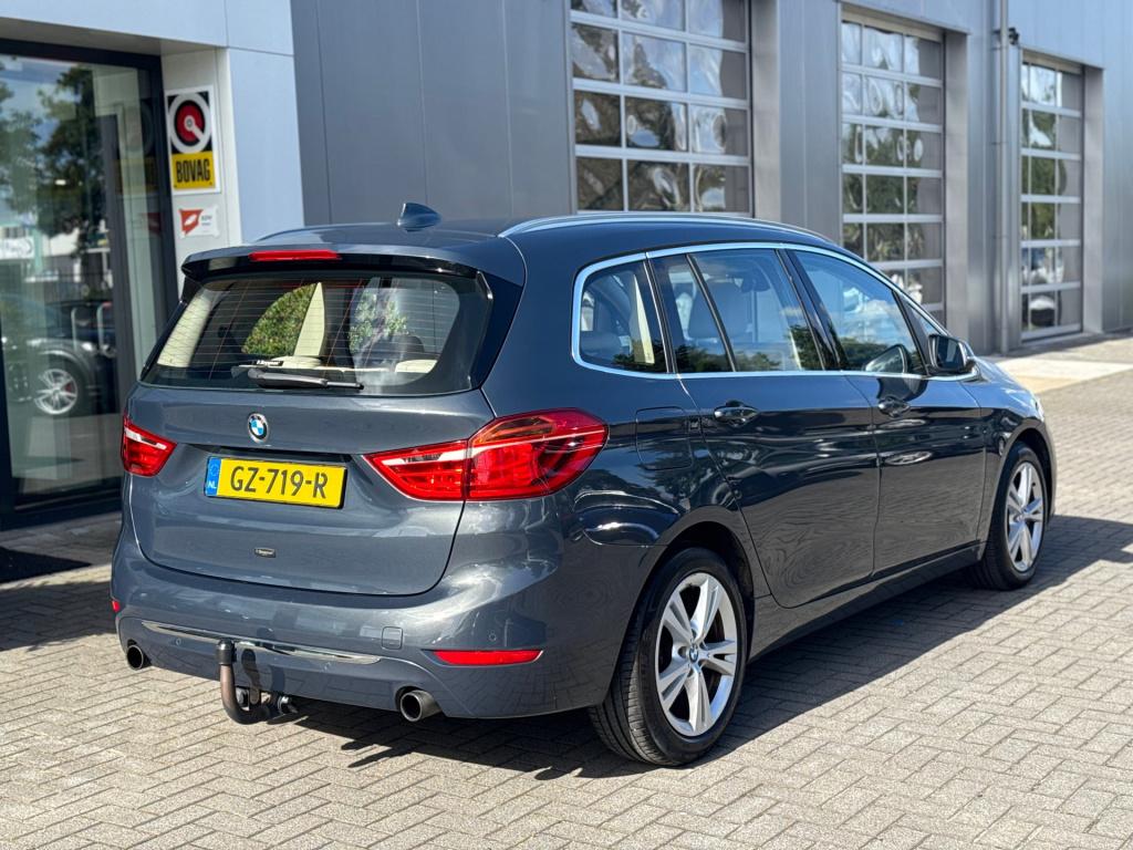 BMW 2-serie gran tourer 220i luxury 7p. * trekhaak * leer * panoramadak * n