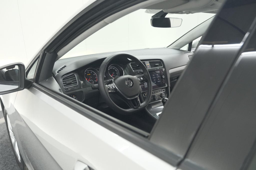 Volkswagen Golf 1.0 tsi 110pk highline | adaptieve cruise control | apple c