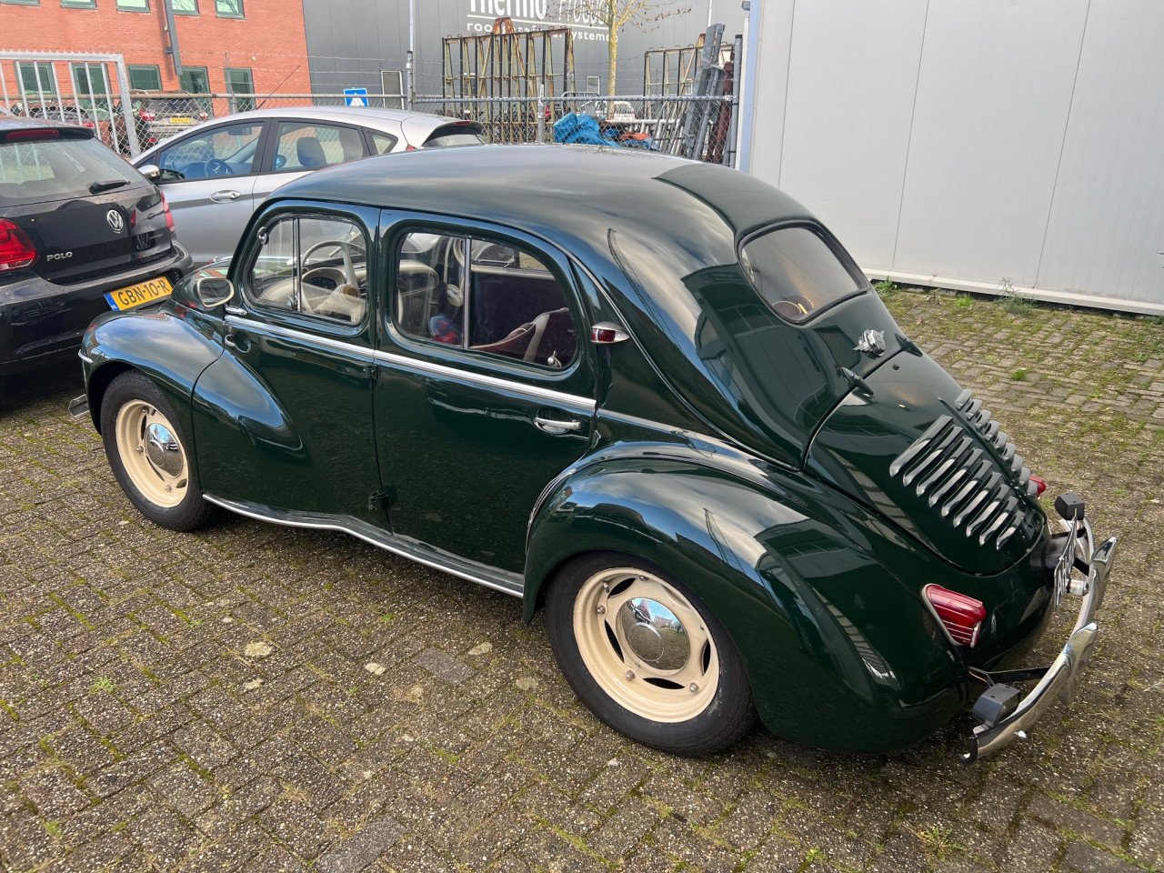 Prachtige Renault 4 CV uit 1957