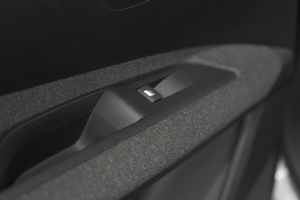 Peugeot 5008 puretech 130 eat8 active pack | 7 zitplaatsen | camera | apple