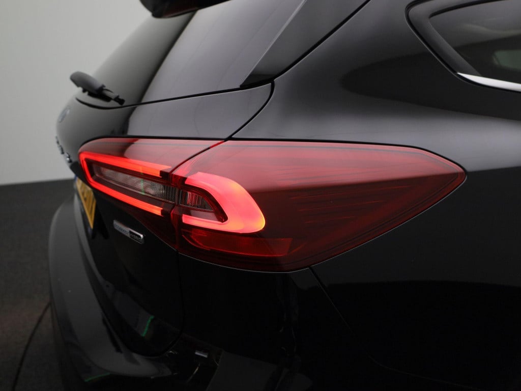 Ford Focus wagon 1.0 ecoboost hybrid titanium | cruise control | climate co