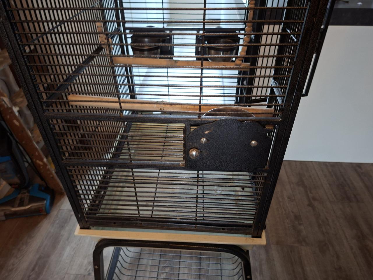 Papagaaien / Parkieten  Kooi